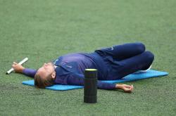 体育直播-关于冠军之路布满荆棘，球队刻苦训练备战的信息