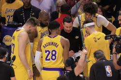 足球直播平台-NBA球队出售篮球明星球员，引发球迷热议