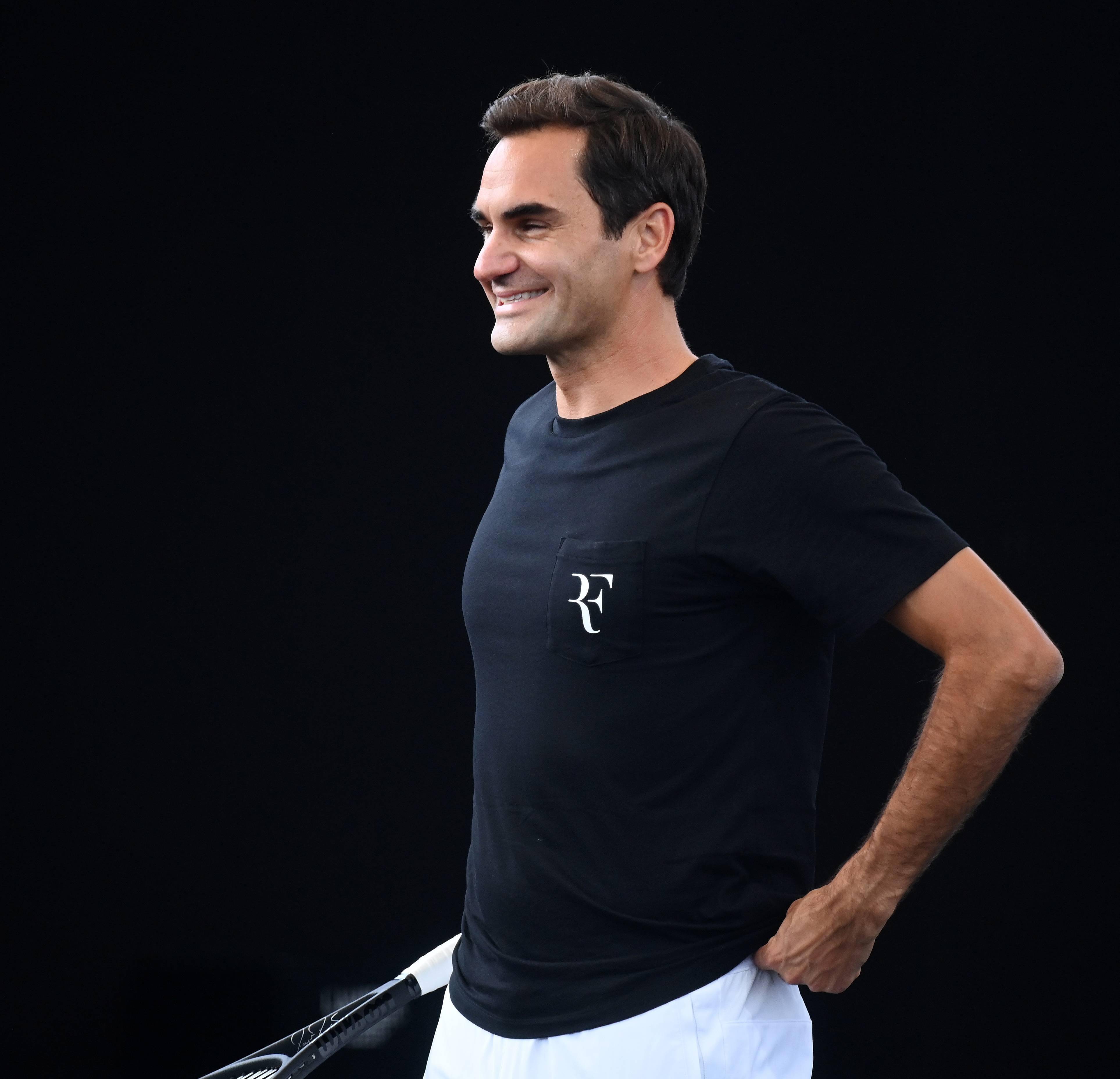 包含日本网球队爆冷英国网球队，费德勒完成帽子戏法的词条