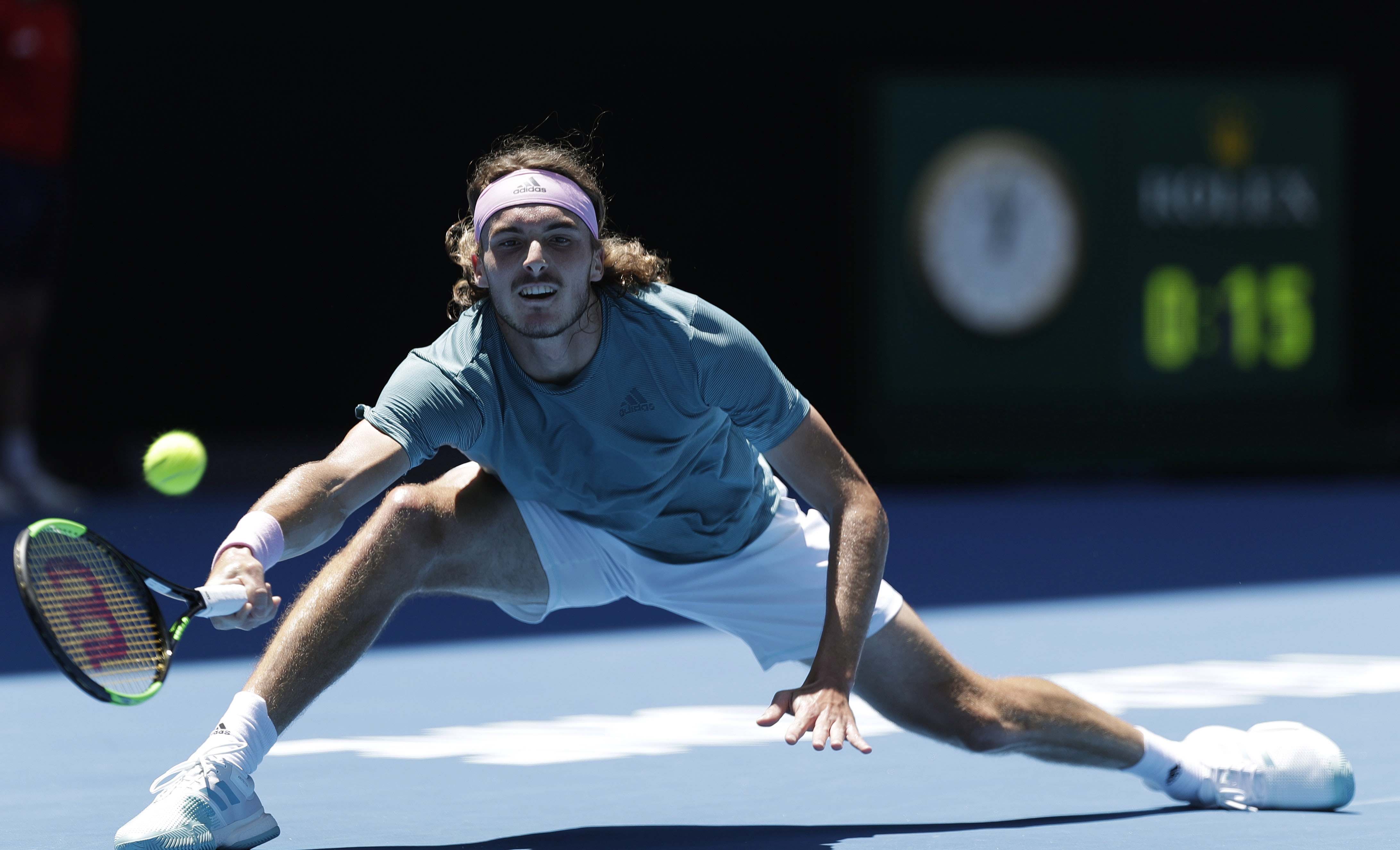 澳网险胜年终总决赛,西西帕斯刷新纪录 澳网险胜年终总决赛,西西帕斯刷新纪录